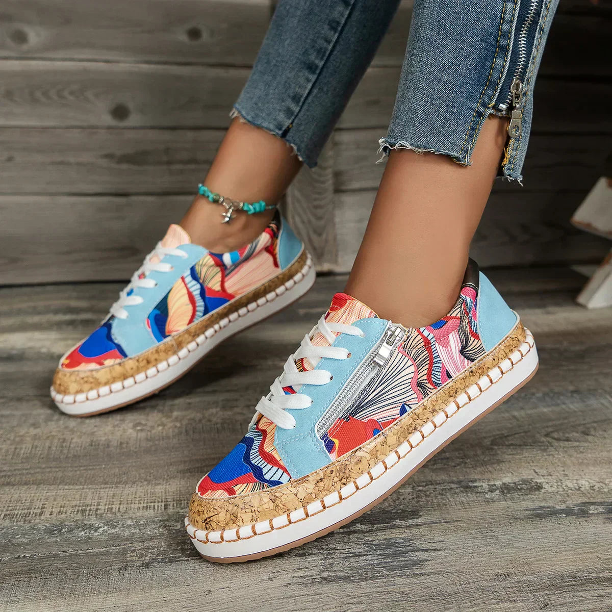 Vulkanisierte Damenschuhe mit Blumendruck