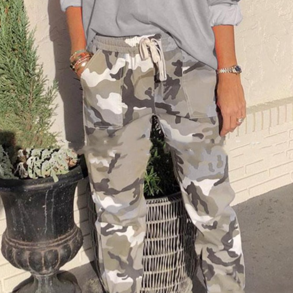 Myrsini - Stylische und bequeme Camouflage-Hose für Frauen