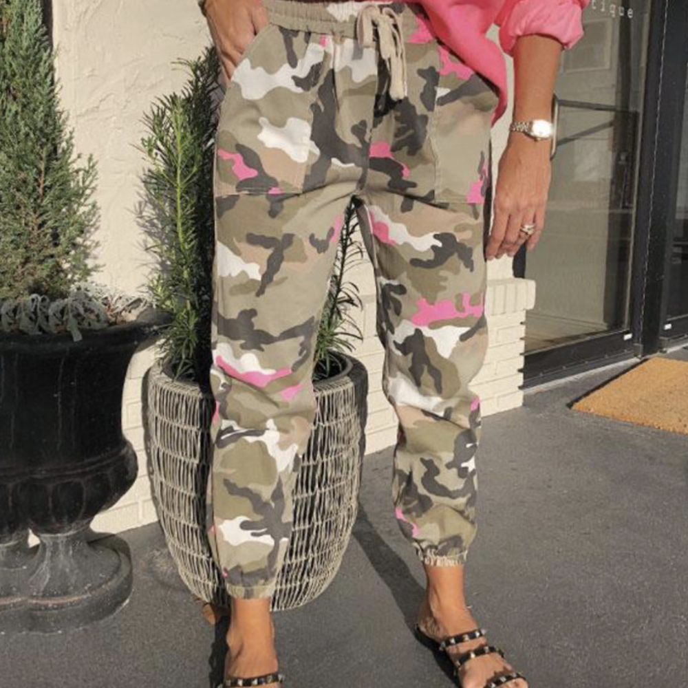 Myrsini - Stylische und bequeme Camouflage-Hose für Frauen