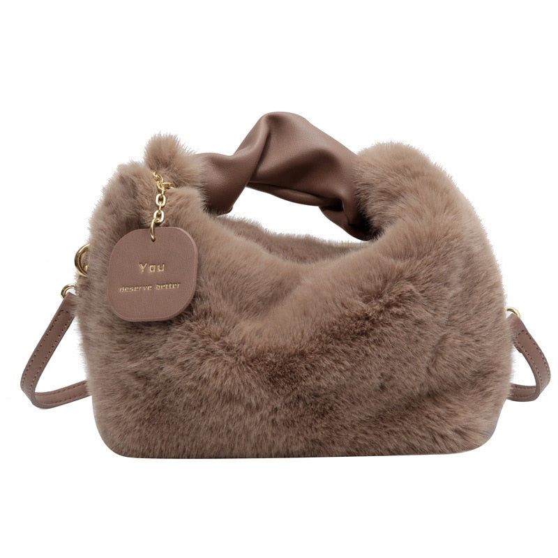 Fluffy Handbag | Diese Tasche möchte man einfach umarmen