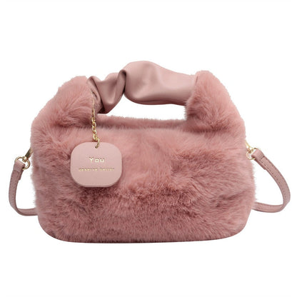 Fluffy Handbag | Diese Tasche möchte man einfach umarmen