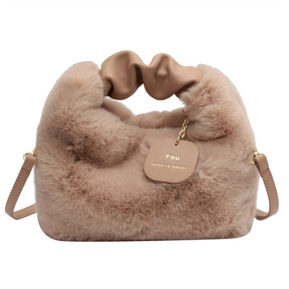 Fluffy Handbag | Diese Tasche möchte man einfach umarmen