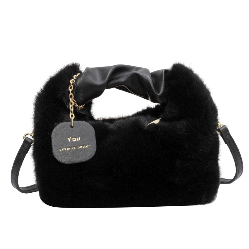 Fluffy Handbag | Diese Tasche möchte man einfach umarmen